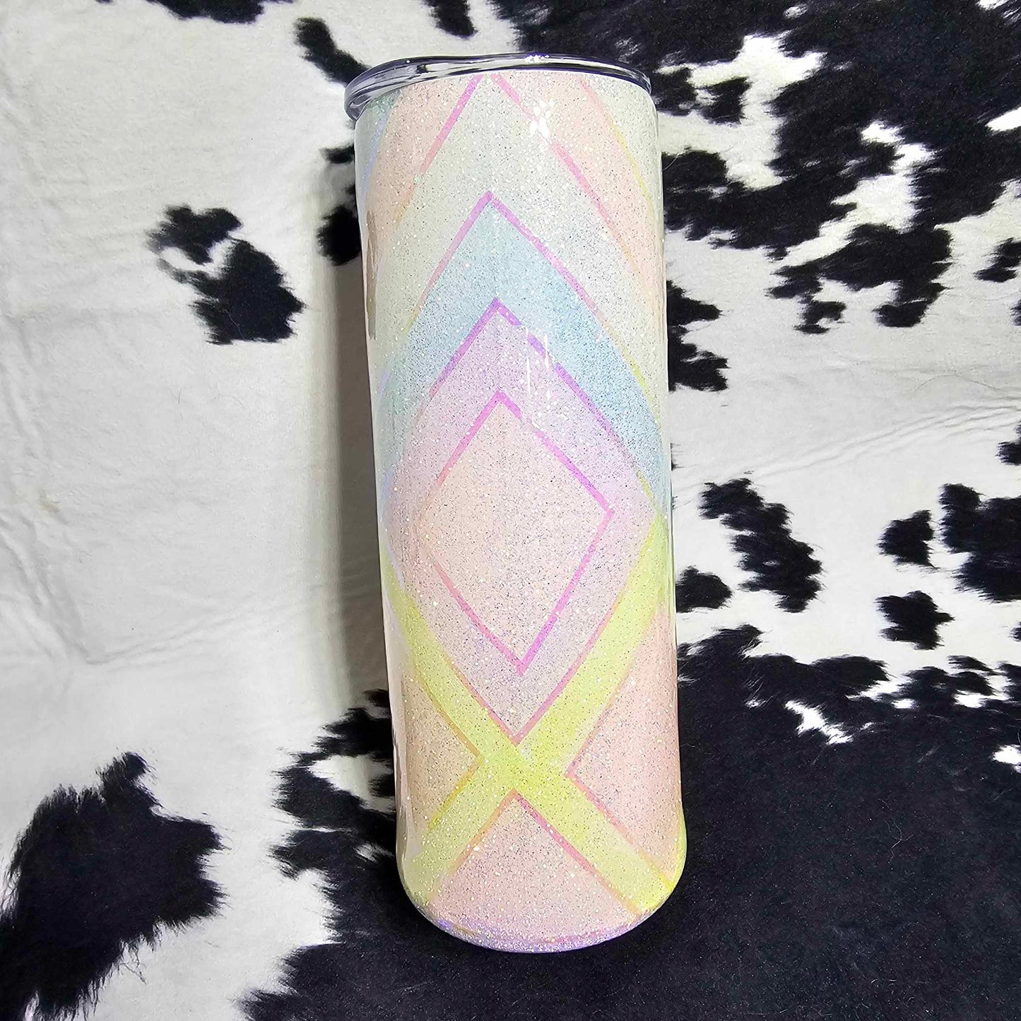 20 oz tumbler with pastel diamond pattern and epoxy coating