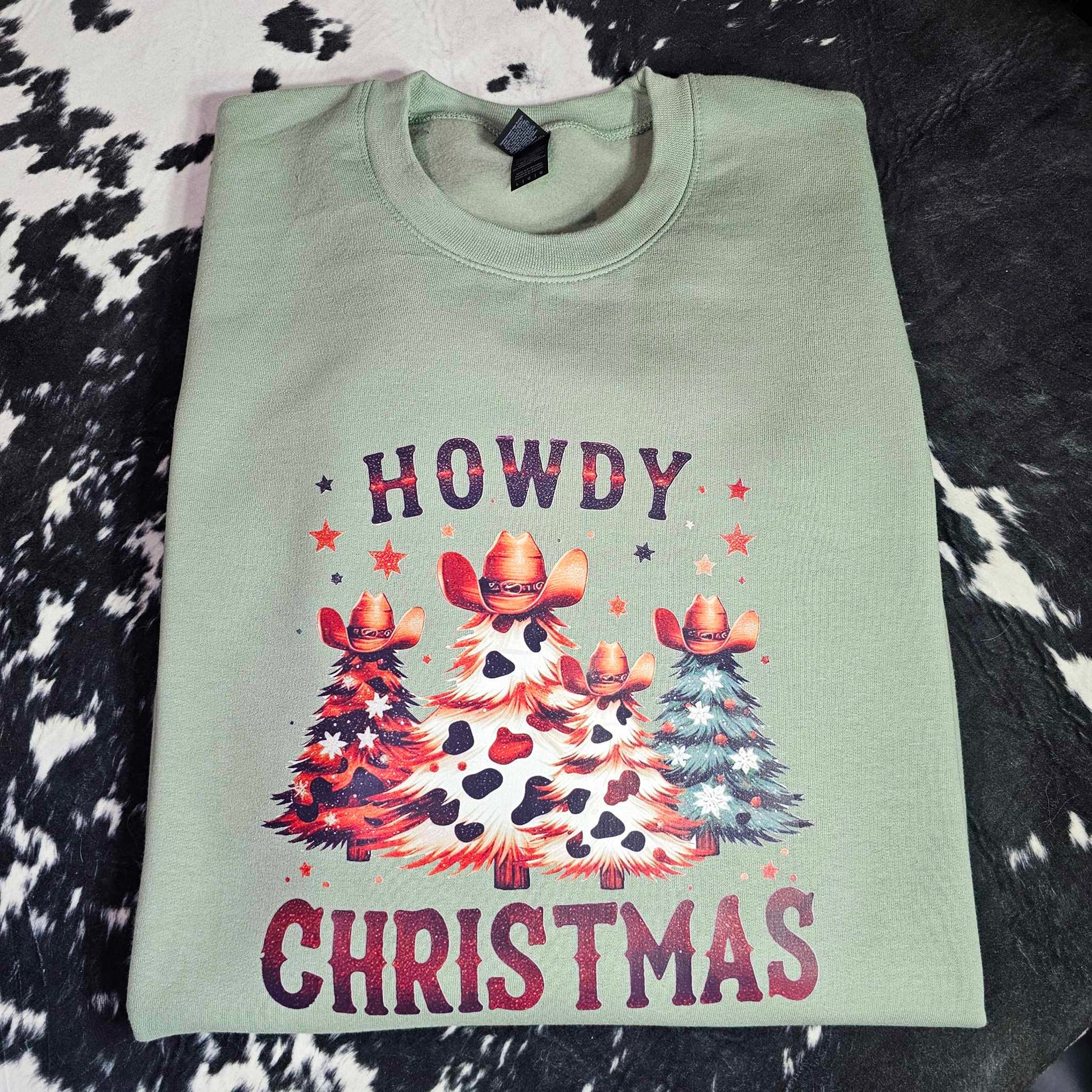 Crewneck sweatshirt with “Howdy Christmas” western design